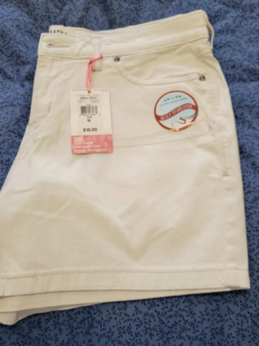 Size 16 Bundle of 2: Levi Strauss Abbey Shorts Off-White (1 NWT!)